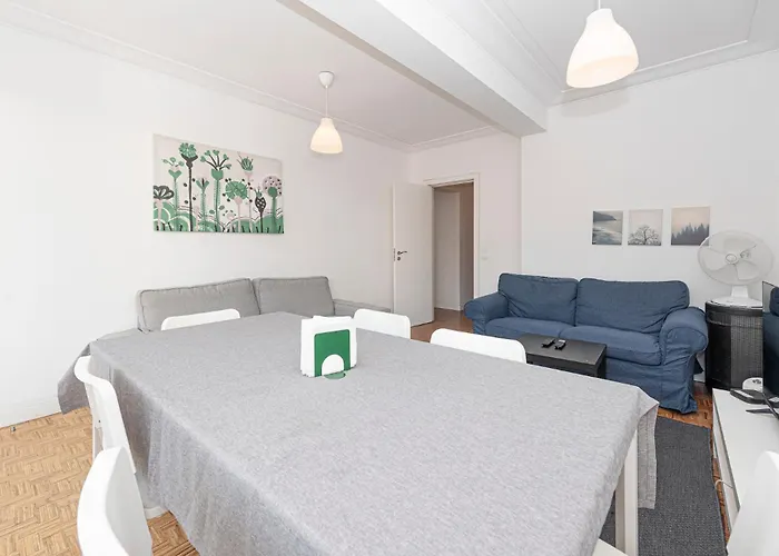 Houze Spacious Near Marques De Pombal ליסבון
